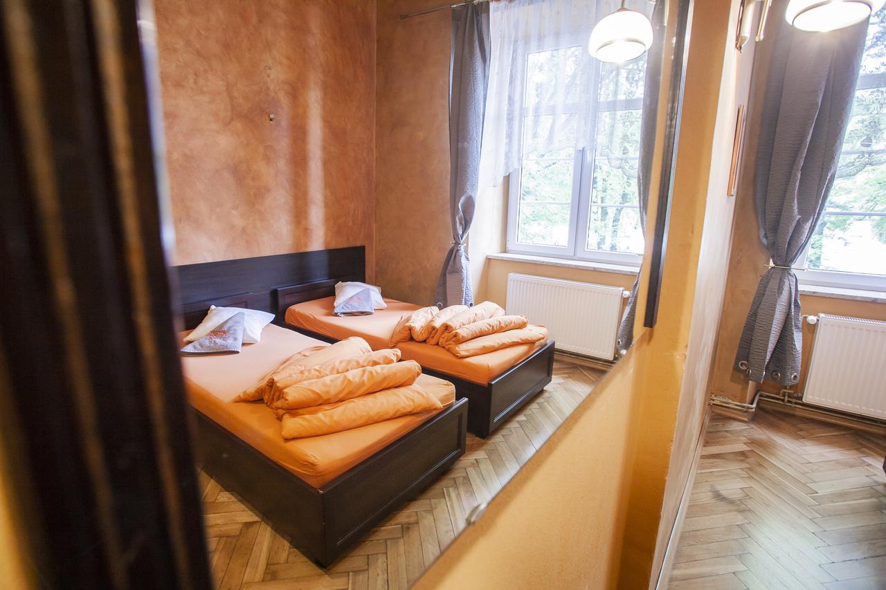 Bed and Breakfast Momotown Privates Краків Екстер'єр фото
