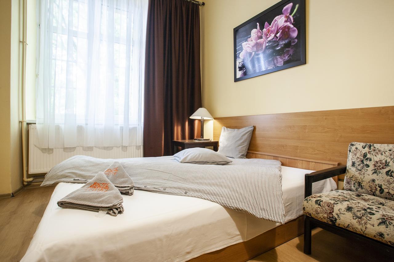 Bed and Breakfast Momotown Privates Краків Екстер'єр фото