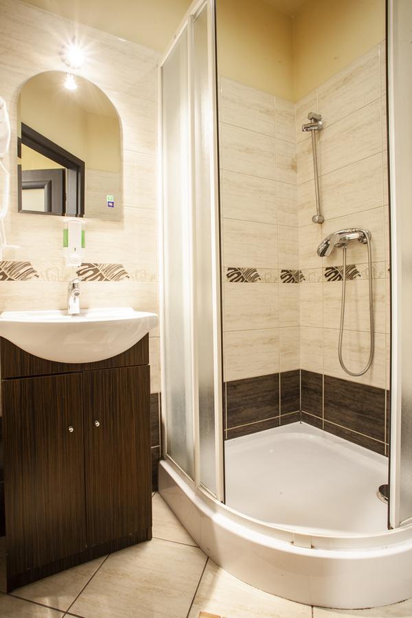 Bed and Breakfast Momotown Privates Краків Екстер'єр фото