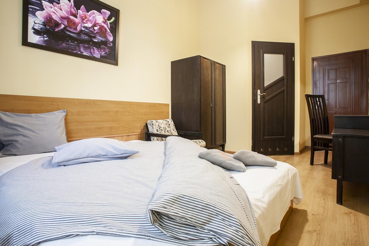 Bed and Breakfast Momotown Privates Краків Екстер'єр фото