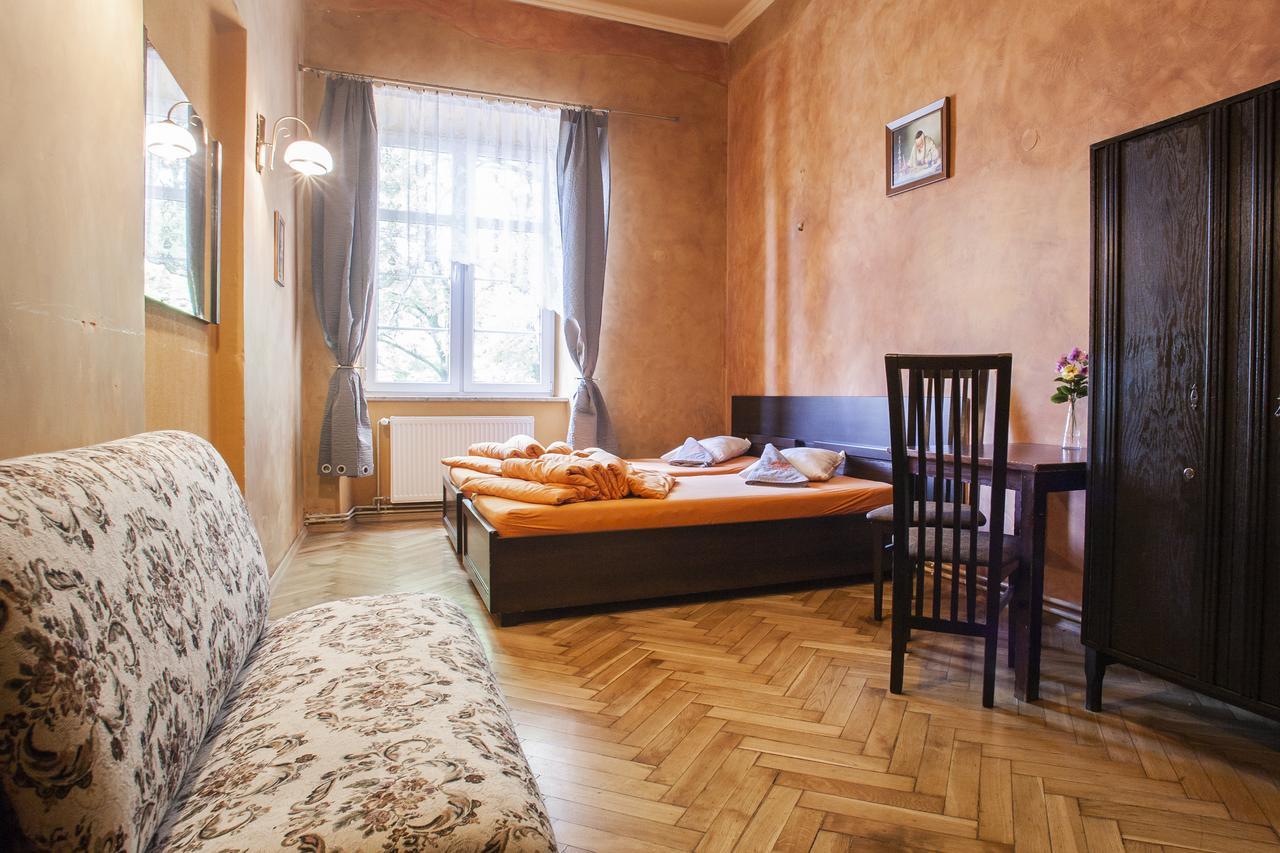 Bed and Breakfast Momotown Privates Краків Екстер'єр фото